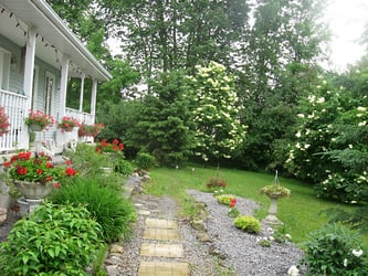Front yard of Curtis-Maltby (proprietors) home